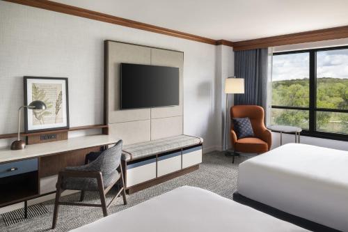 Postel nebo postele na pokoji v ubytování Hyatt Regency Coralville