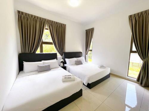 A bed or beds in a room at Solitude Staycation By HomestayJB