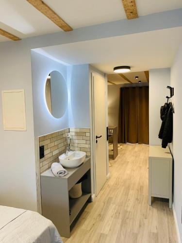 Postel nebo postele na pokoji v ubytování Anderswo Apartments