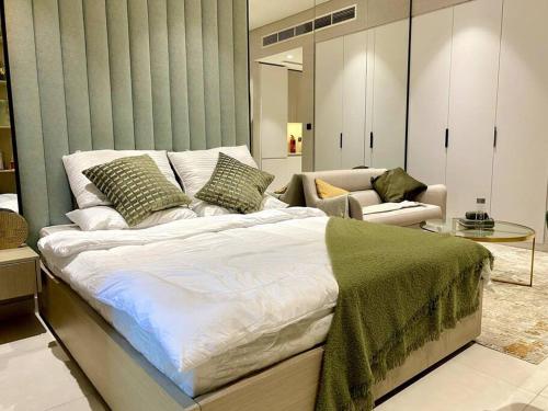 Postel nebo postele na pokoji v ubytování Elegante monolocale con balcone - 50m dalla metro