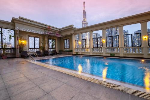 Bazén v ubytování Classic Luxury condo & Swiming Rooftop Pool nebo v jeho okolí