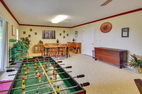Η αίθουσα παιχνιδιών του 40-Acre Ararat Escape On-Site Trails and Mtn Views!