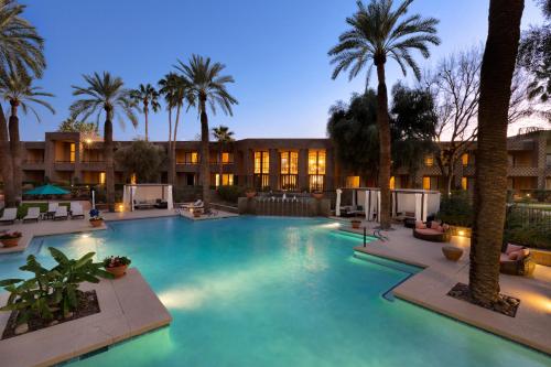 Bazén v ubytování DoubleTree by Hilton Paradise Valley Resort Scottsdale nebo v jeho okolí