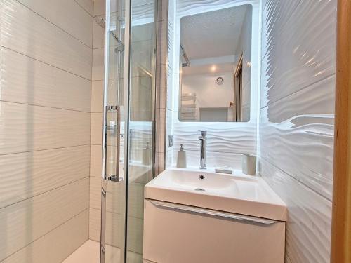 Studio duplex confortable au pied des pistes avec balcon - FR-1-344-921