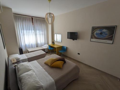 Posteľ alebo postele v izbe v ubytovaní Napoli City Inn