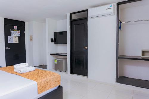 Letto o letti in una camera di Hotel Sol Inn Santa Marta