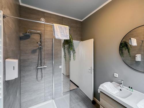 a bathroom with a shower and a sink at B&B aan de Markt in Roermond