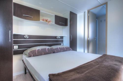 Ένα ή περισσότερα κρεβάτια σε δωμάτιο στο Apartments Irena