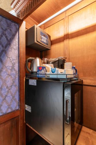 a kitchen with a dishwasher and a counter top at b&b casa largo la piazzola in Vittorio Veneto