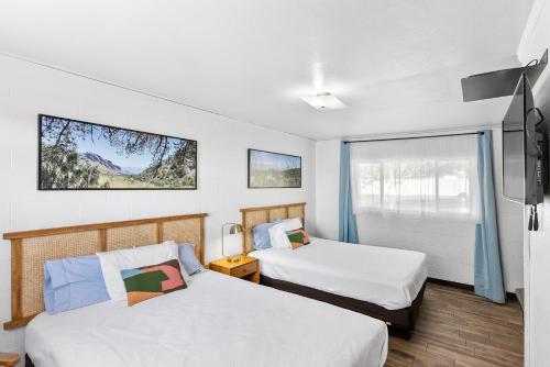 a bedroom with two beds and a window at Desert Air Motel in Sanderson