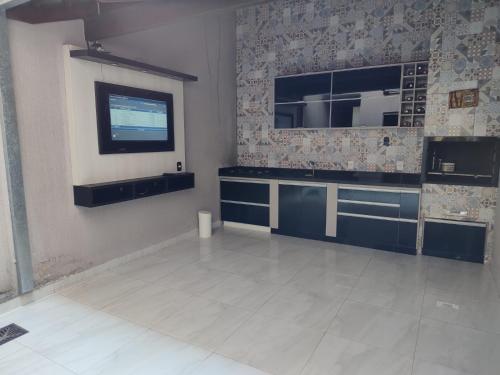 Cuisine ou kitchenette dans l'établissement Sobrado Ótima Localização