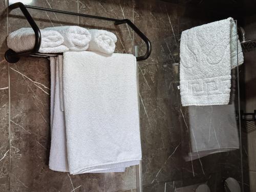 a group of towels hanging on a rack in a bathroom at Hostel Amasra in Bartın