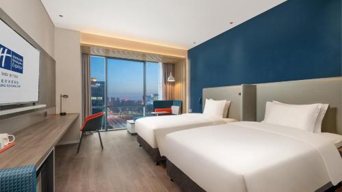 Postel nebo postele na pokoji v ubytování Holiday Inn Express Beijing Yizhuang Tongming Lake By IHG
