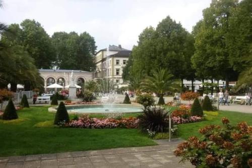 a park with a fountain in front of a building at 4 km zu A7 und A71, Idylle am Bach, großer Garten in Euerbach