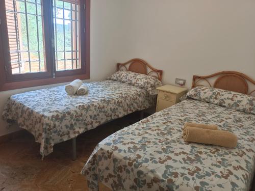 2 camas en una habitación con 2 camas sidx sidx sidx en Rentaly Holidays Playa Villaricos, en Cuevas del Almanzora