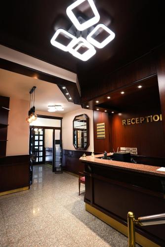 a bar in a restaurant with a ceiling fan at Hotel Gold Inn in Peje