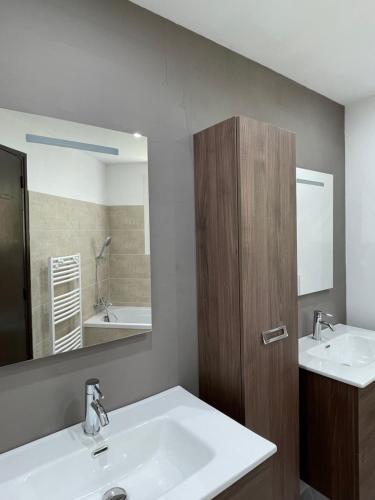 Koupelna v ubytování Les Hauts de Capo - Domaine privé à proximité de Porto-Vecchio