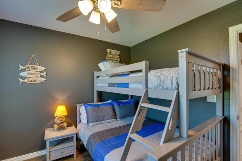 Un pat sau paturi într-o cameră la Madill Vacation Rental with Grill Near Lake Texoma!