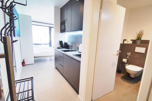 a kitchen with a sink and a counter top at HH 05 Modernes Apartment am Winterhuder Marktplatz in Hamburg