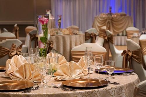 Фотография из галереи Holiday Inn Washington-Dulles International Airport by IHG в Стерлинге