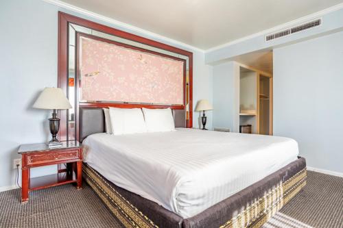 a bedroom with a large bed and a window at Hotel Koxie in Los Angeles