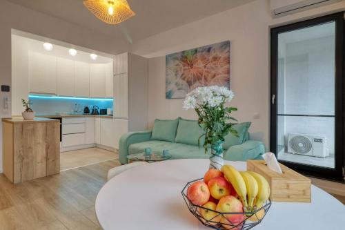 Posezení v ubytování Relaxation Station - My Charming, Cosy&Inviting Apt - Smart Thermostat - Private Parking - IOR Park - Long Term Price Cuts