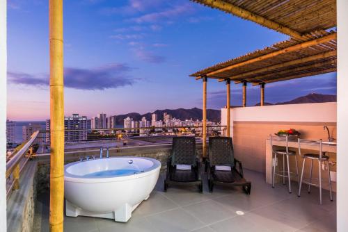 a bath tub on a balcony with a view at XL / Penthouse 150m2 en Terrazas Tayrona 8-10 pax in Gaira