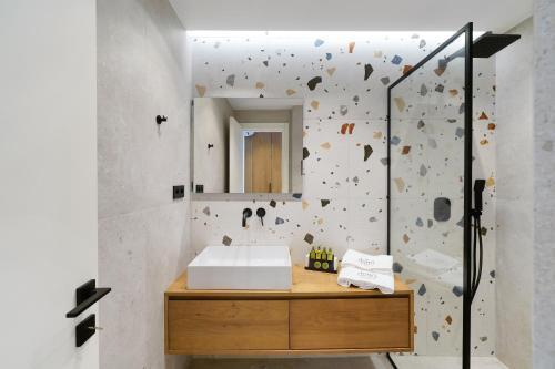 Koupelna v ubytování Azzure Luxury Suites