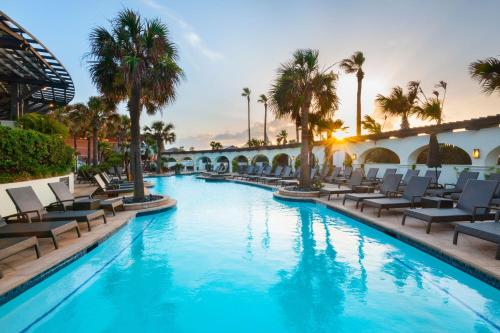 Πισίνα στο ή κοντά στο Grand Galvez Resort, Autograph Collection