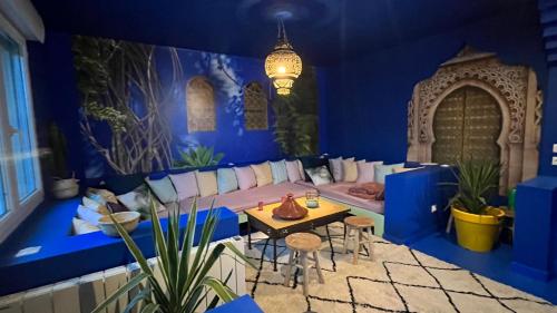 Photo de la galerie de l'établissement Luxury Jardin Majorelle paris orly avec jacuzzi, à Vigneux-sur-Seine