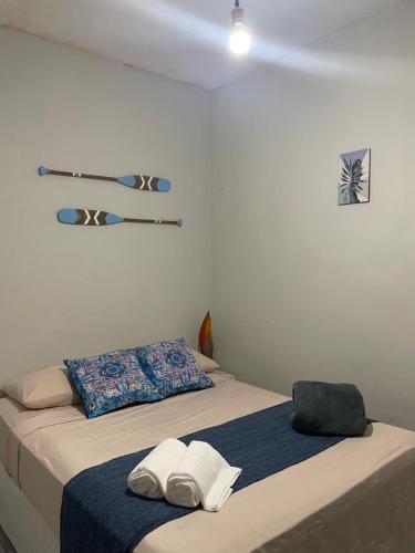 Una cama o camas en una habitación de Vista Surf Pipa Hostel