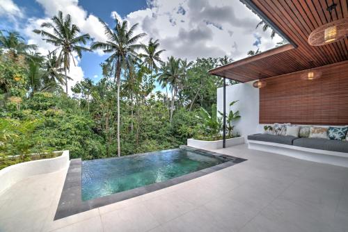 an infinity pool in the backyard of a villa at The Studios Ubud in Ubud