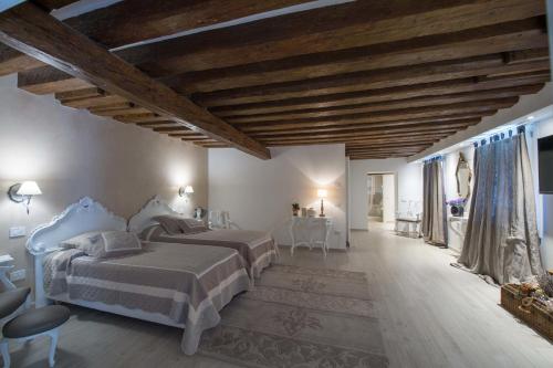 Gallery image of Savoia e jolanda Apartments in Venice