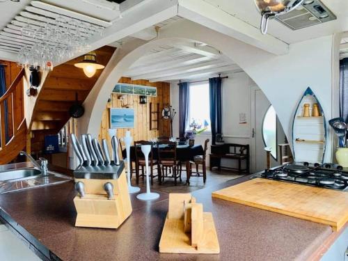 Posezení v ubytování Gîte Les Chardons Bleus , les pieds dans l’eau