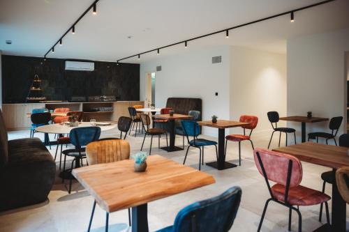 a restaurant with tables and chairs in a room at Eikenhoef in Lommel