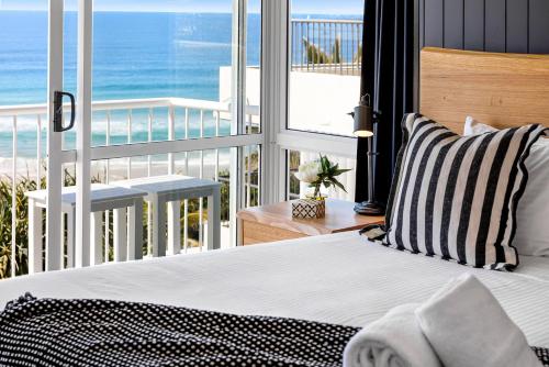 Katil atau katil-katil dalam bilik di 9 La Mer, 5 Belmore Tce - Ultimate Beachside Living