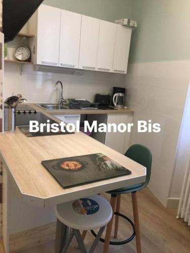 Fotografie z fotogalerie ubytování Bristol Manor Bel apt F3 face aux thermes Néris v destinaci Néris-les-Bains
