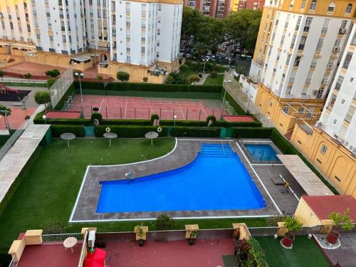 Útsýni yfir sundlaug á Luxury Apartment in Seville with Pool eða í nágrenninu