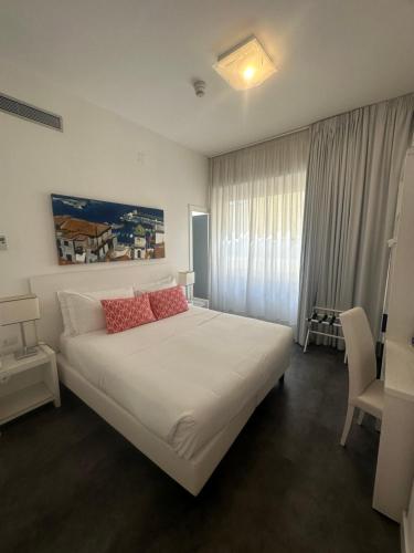 Postel nebo postele na pokoji v ubytování Hotel Tasso Suites & Spa