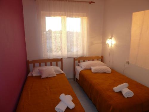 Tempat tidur dalam kamar di Apartment Marina