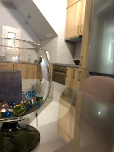 a glass bowl with balls on a table in a kitchen at Casa del sogno in Magouládes