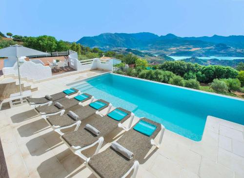 La Almena Blanca by Vintage Travel