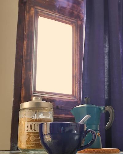 a table with two coffee cups and a window at B&B La Ciammaruca in Pollutri