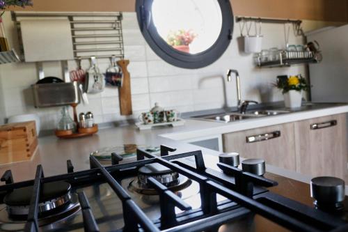 Kuchyň nebo kuchyňský kout v ubytování Santa Lucia B&B
