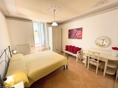 a bedroom with a bed and a dining room at Spoleto trendy - Central apartment surrounded by shops in Spoleto