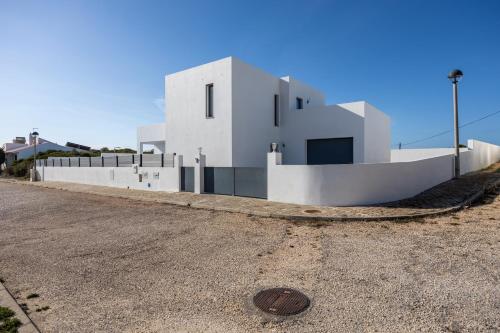 a white house on the side of a road at Villa Sonata in Ingrina Sol in Raposeira