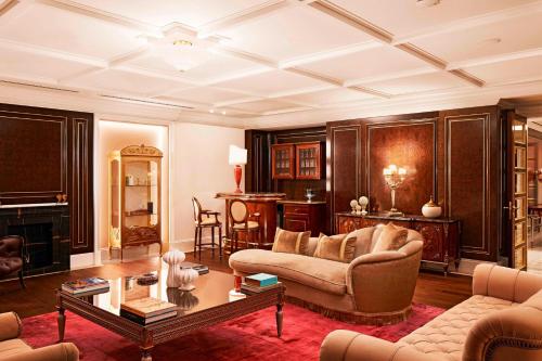Posezení v ubytování The Ritz-Carlton, Pune