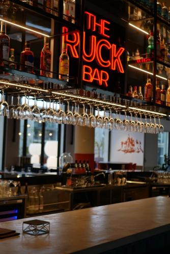 Lounge atau bar di The Ruck Hotel