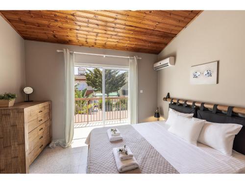 Anas Kiti Seaside Villa tesisinde bir odada yatak veya yataklar