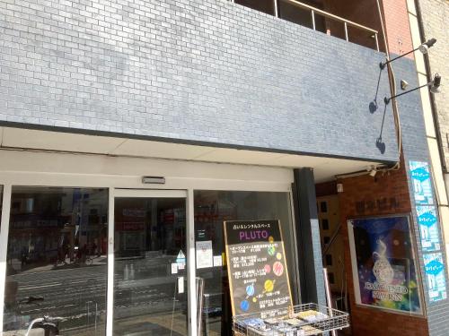 a store front with a sign in front of it at Casa Viento Stay Inn in Hiroshima
